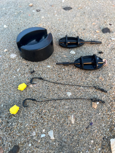 Carp Fishing Pack w/ Pack Bait Method Feeder and Blow-Back Hair Rig